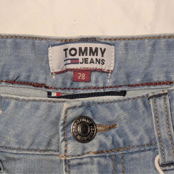 Tommy Jeans Women’s High Rise Embroidered Denim Shorts 28 NWT Light Wash Raw Hem - Picture 4 of 6